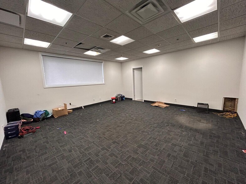 10 Dell Glen Ave, Lodi, NJ à louer - Photo de l’immeuble – Image 2 sur 11