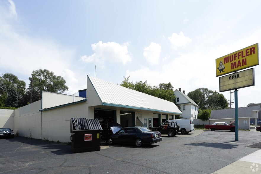 1246 Plainfield Ave NE, Grand Rapids, MI à vendre - Photo de l’immeuble – Image 2 sur 2