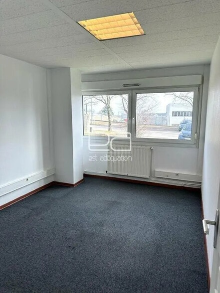 Bureau dans Heillecourt à louer - Photo de l’immeuble – Image 3 sur 7