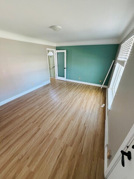 1013 S Main St, Plymouth, MI à louer - Photo de l’immeuble – Image 2 sur 14