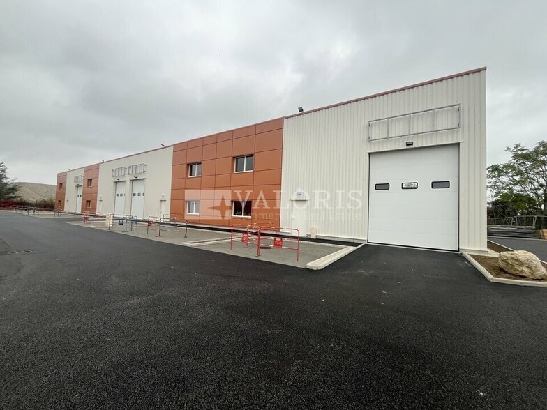 2 Rue Augustin Fresnel, Chassieu à louer - Photo de l’immeuble – Image 1 sur 9