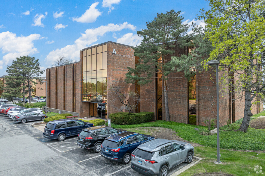 800 Roosevelt Rd, Glen Ellyn, IL à louer - Photo principale – Image 1 sur 5
