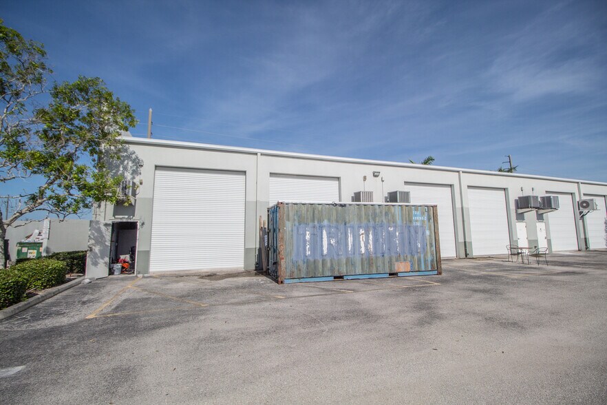 6640 Taylor Rd, Punta Gorda, FL à vendre - Photo de l’immeuble – Image 3 sur 21