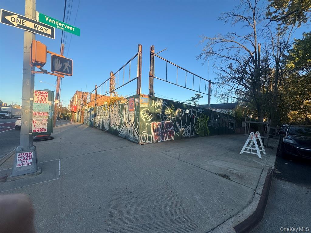 21432 Hillside Ave, Queens Village, NY à vendre Photo de l’immeuble– Image 1 sur 4