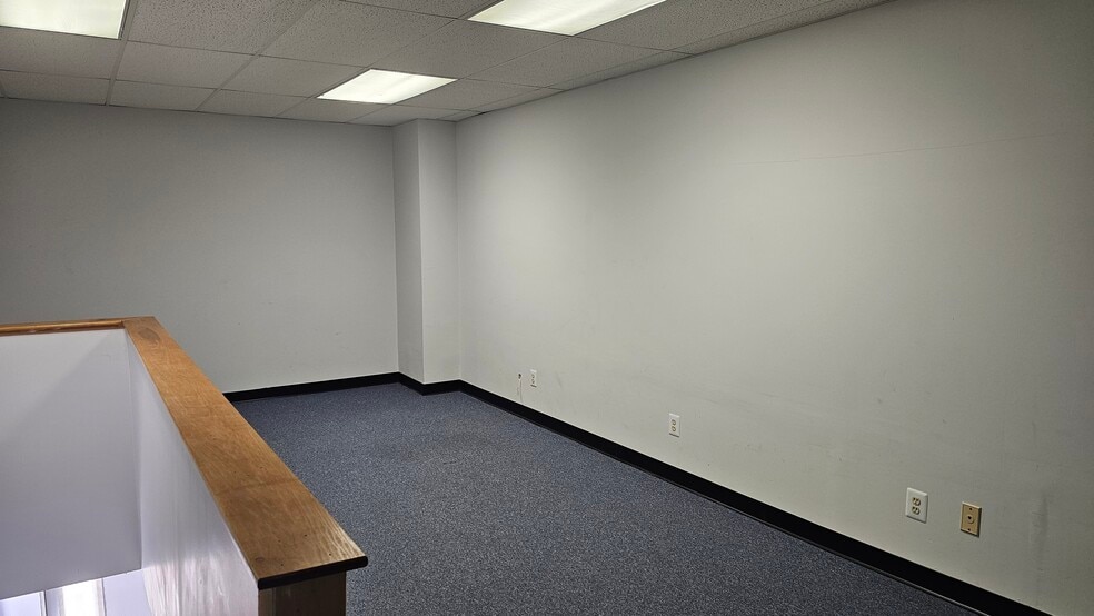 1044 Industrial Dr, West Berlin, NJ à louer - Photo de l’immeuble – Image 2 sur 14