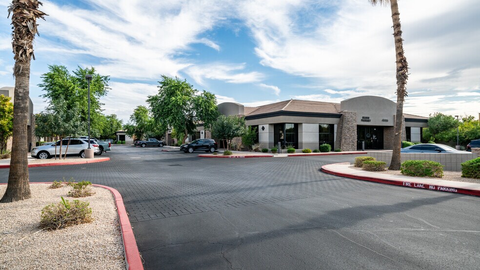 633 E Ray Rd, Gilbert, AZ à louer - Photo de l’immeuble – Image 3 sur 10