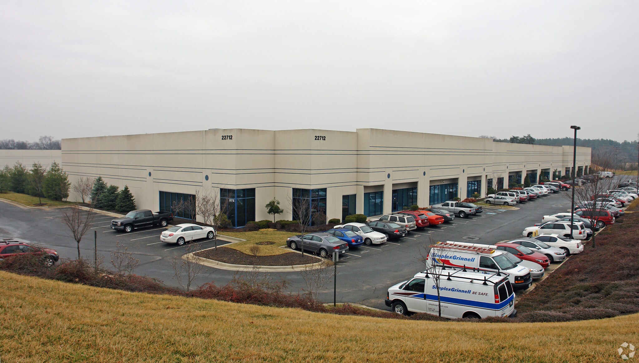 22712 Commerce Center Ct, Sterling, VA à louer Photo principale– Image 1 sur 7