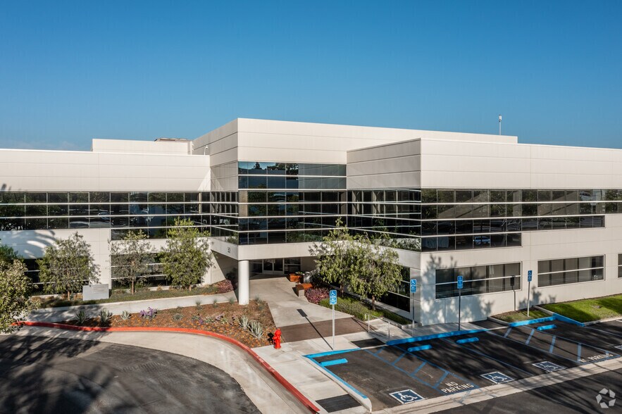 3601 S Harbor Blvd, Santa Ana, CA à louer - Photo principale – Image 2 sur 4