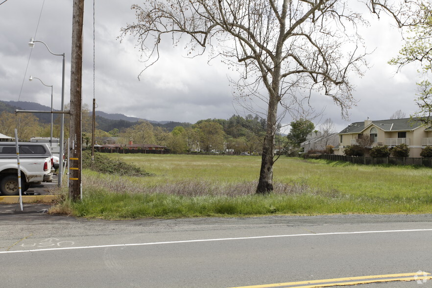 33 Brannan St, Calistoga, CA à vendre - Photo de l’immeuble – Image 2 sur 2