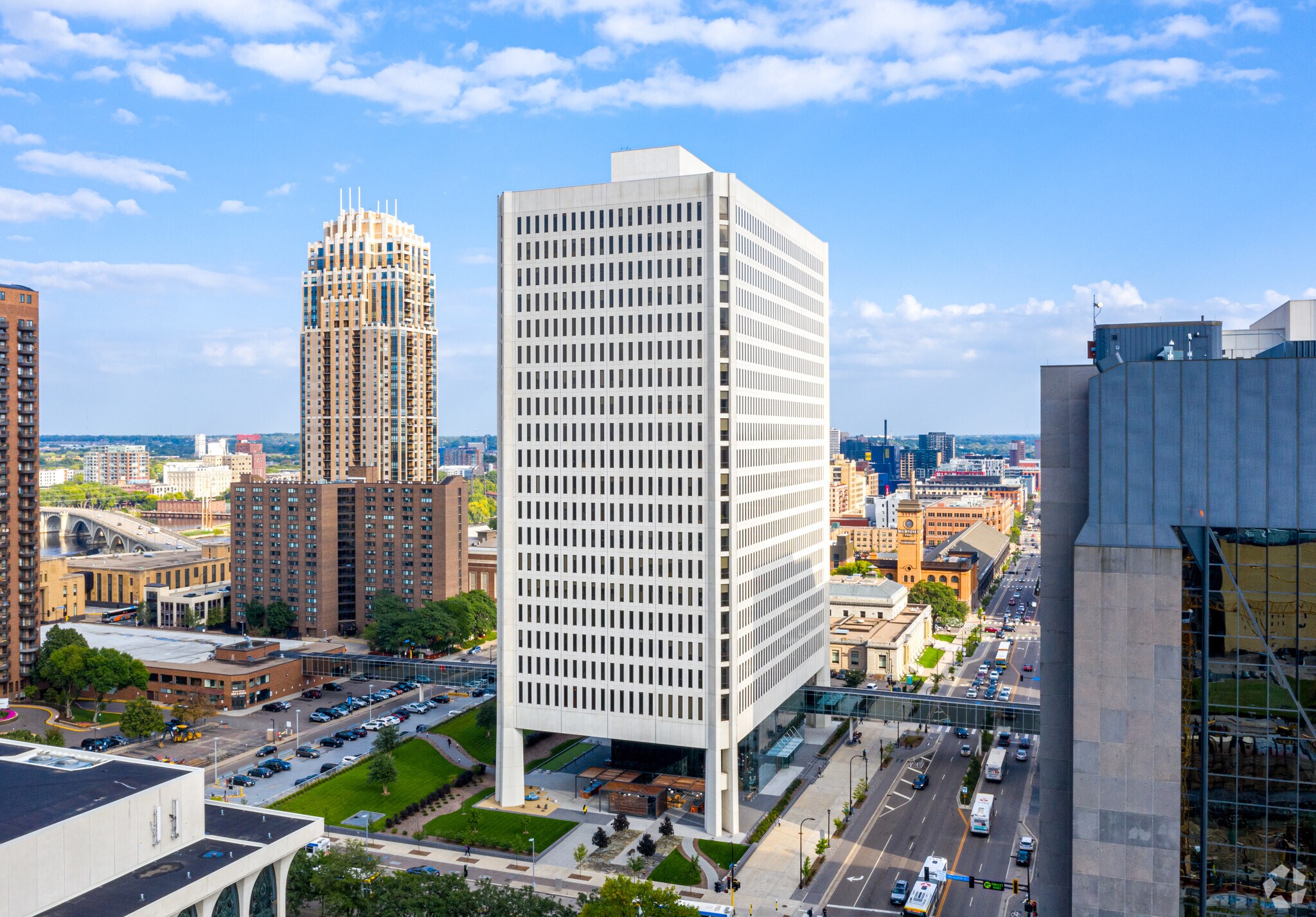 100 Washington Ave S, Minneapolis, MN à louer Photo principale– Image 1 sur 28