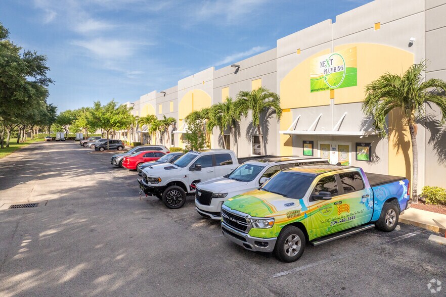 12821 Commerce Lakes Dr, Fort Myers, FL à vendre - Photo de l’immeuble – Image 2 sur 8