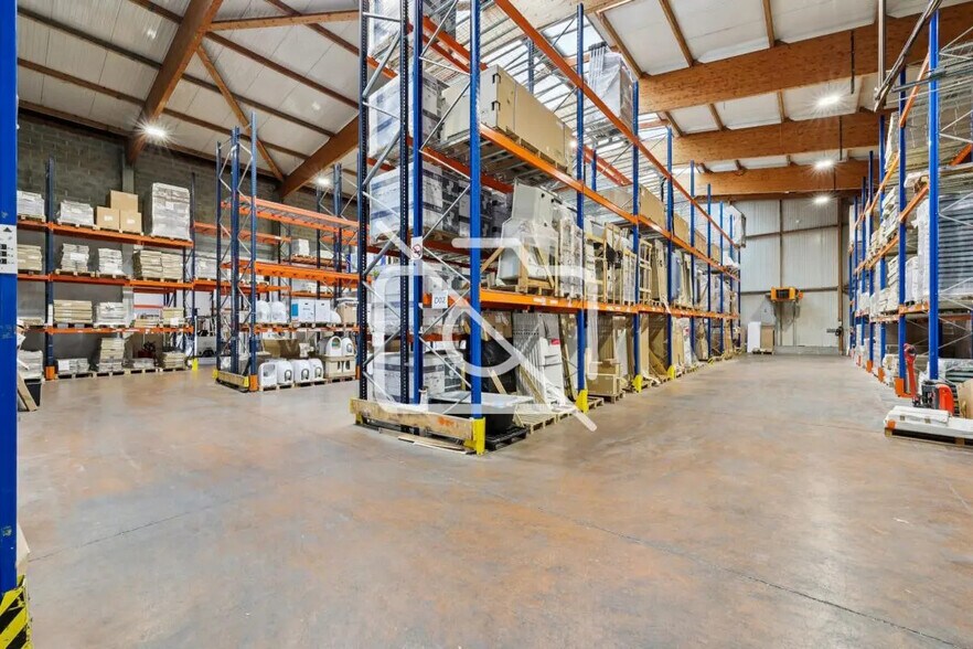 Industriel/Logistique dans Émerainville à vendre - Photo intérieure – Image 2 sur 4