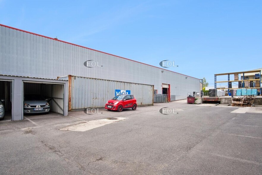 Local d'activités dans Courtry à vendre - Photo de l’immeuble – Image 3 sur 14