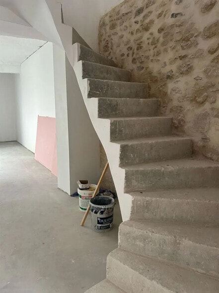 Local commercial dans Rueil-Malmaison à louer - Photo intérieure – Image 2 sur 3