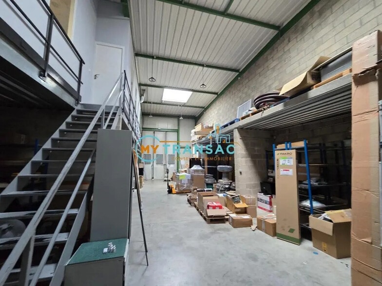 Industriel/Logistique dans Saint-Thibault-des-Vignes à vendre - Photo de l’immeuble – Image 1 sur 7