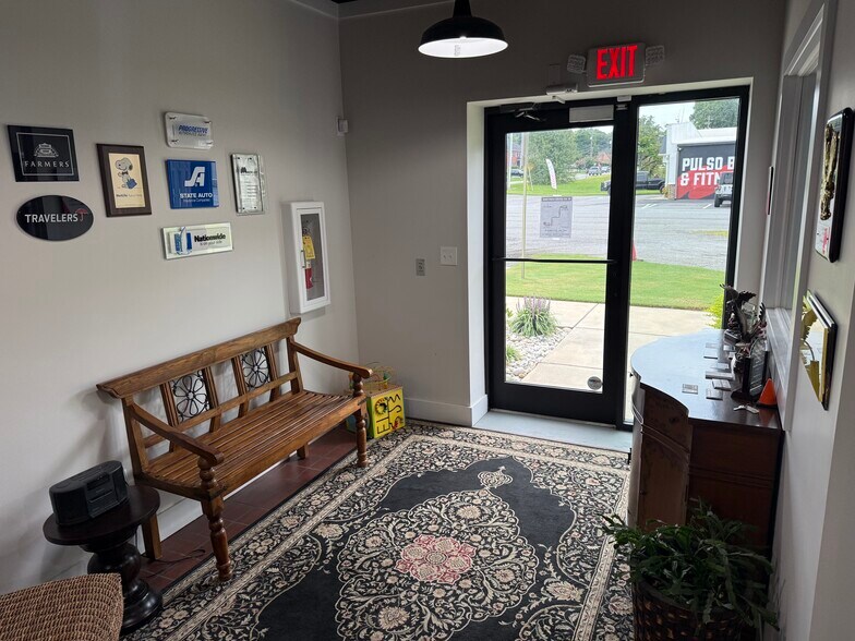 924 N Tennessee St, Cartersville, GA à louer - Photo de l’immeuble – Image 2 sur 12