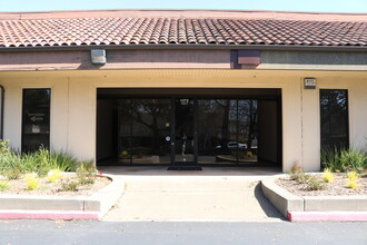 1372 N McDowell Blvd, Petaluma, CA à louer Photo intérieure– Image 2 sur 7
