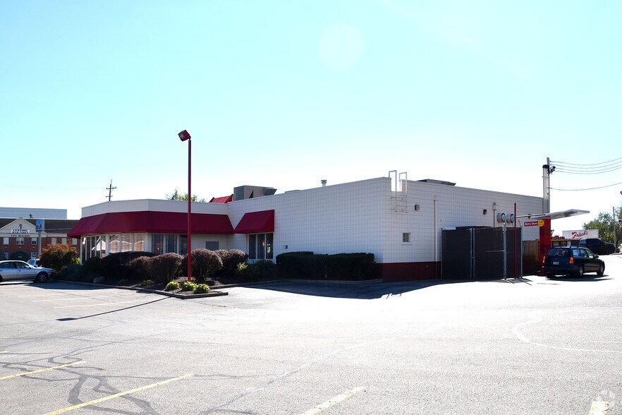 5760 Wooster Pike, Cincinnati, OH à louer - Photo de l’immeuble – Image 2 sur 4