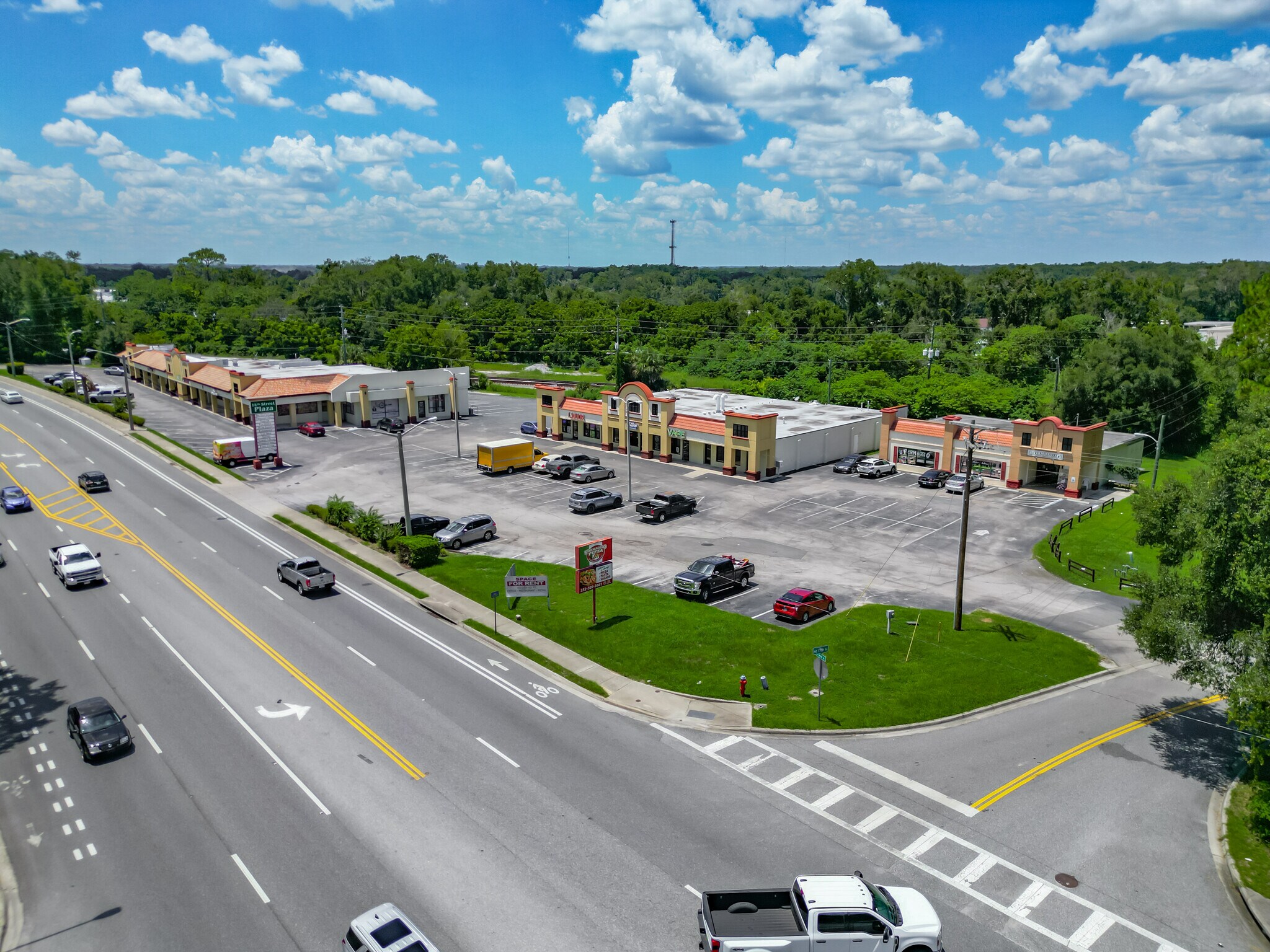 1007-1029 NE 14th St, Ocala, FL à louer Photo de l’immeuble– Image 1 sur 7