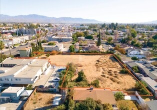 Approved (RTi) for 86 units with surface parking, Van Nuys, CA - Vue aérienne  vue de carte - Image1