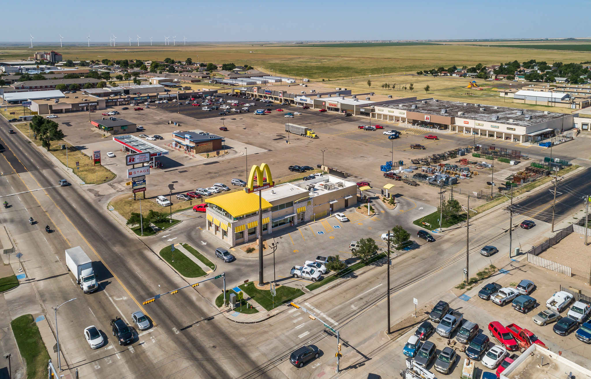 1400 S Dumas Ave, Dumas, TX à louer Photo de l’immeuble– Image 1 sur 18