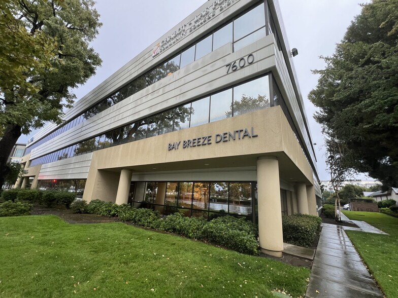 7600 Dublin Blvd, Dublin, CA à louer - Photo de l’immeuble – Image 1 sur 7