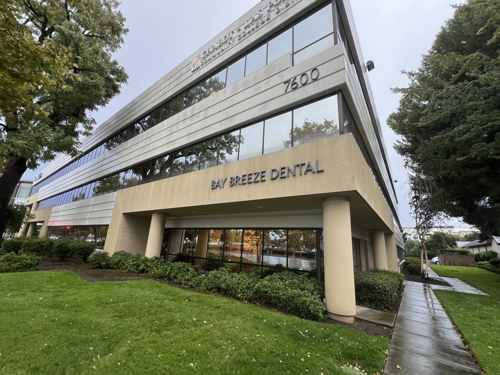 7600 Dublin Blvd, Dublin, CA à louer Photo de l’immeuble– Image 1 sur 8