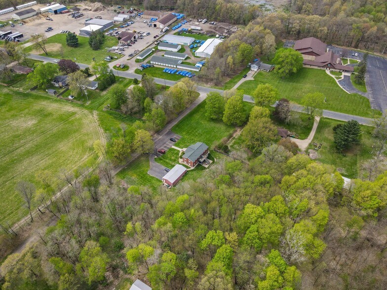 10477 Sprinkle Rd, Vicksburg, MI à vendre - Photo de l’immeuble – Image 2 sur 3