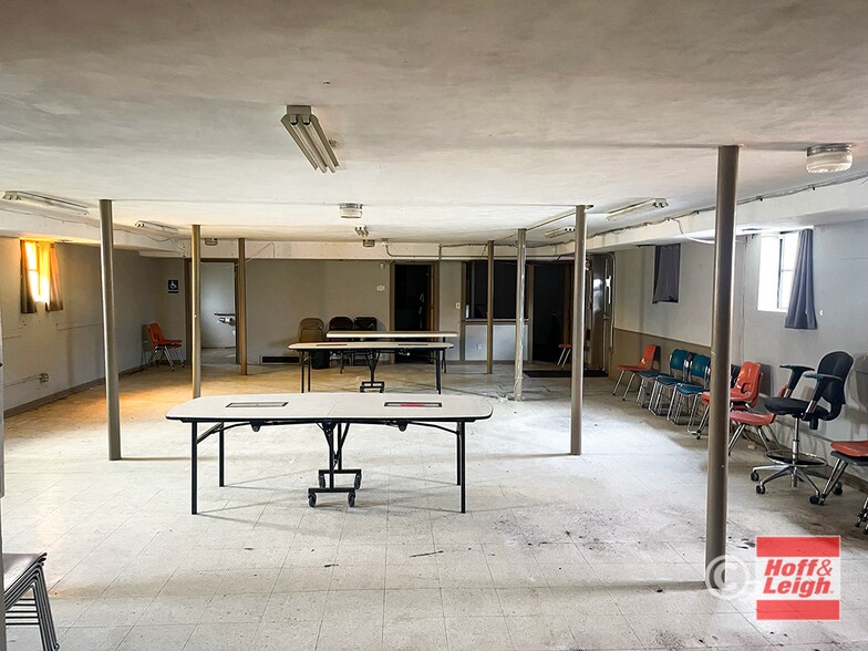 Church and Retail Building For Sale portefeuille de 2 biens à vendre sur LoopNet.fr - Photo intérieure – Image 3 sur 5