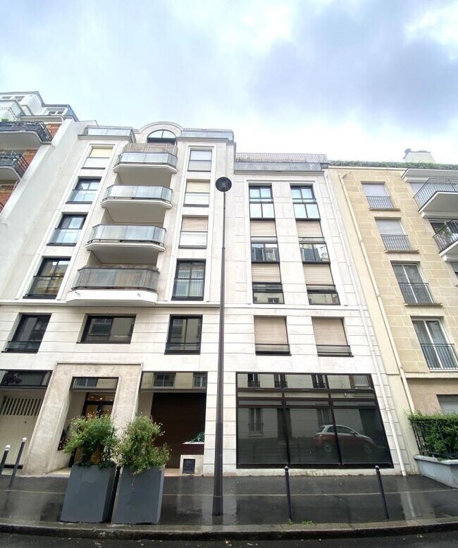 Plus de détails pour Local commercial à vendre