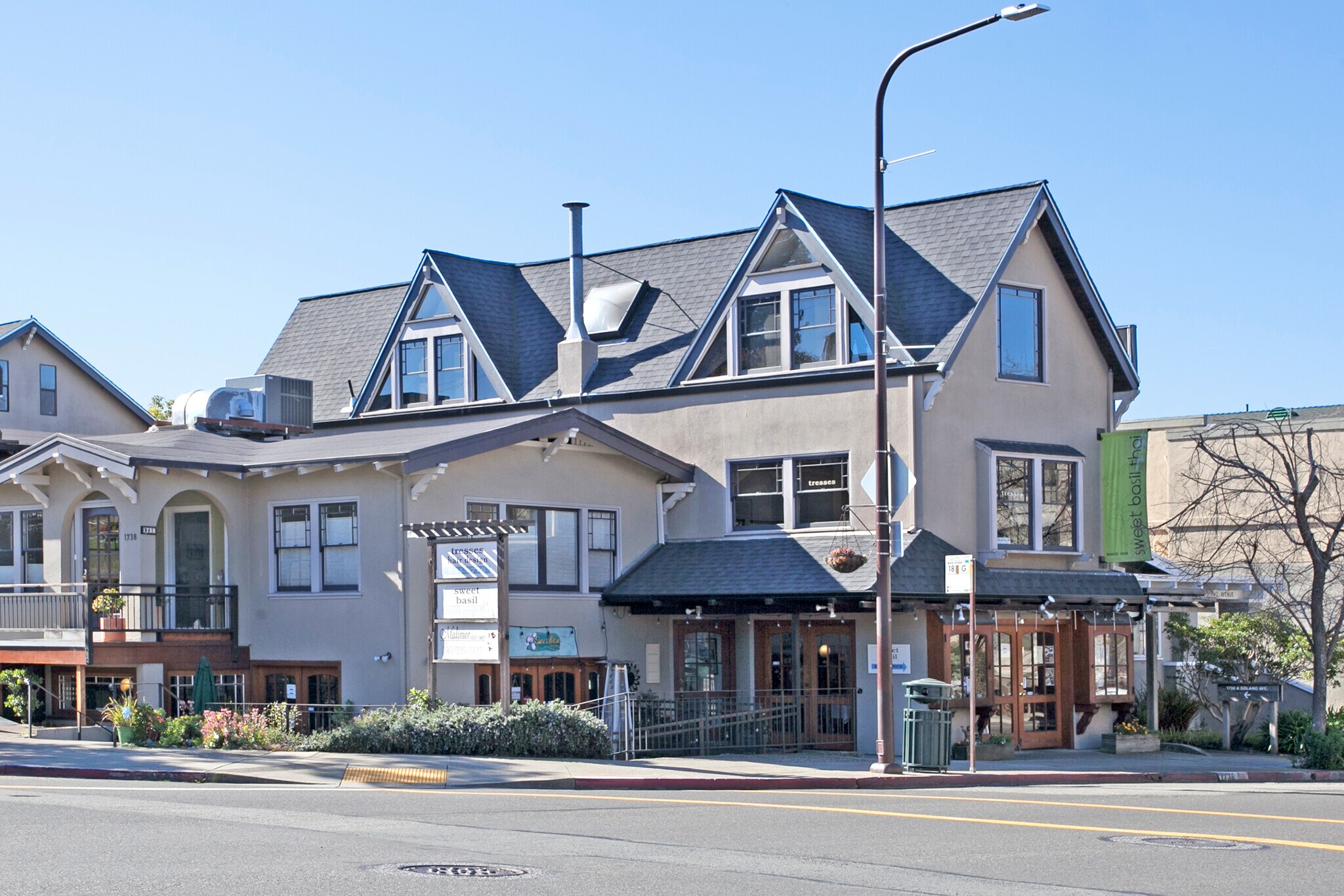 1734 Solano Ave, Berkeley, CA à louer Photo principale– Image 1 sur 19