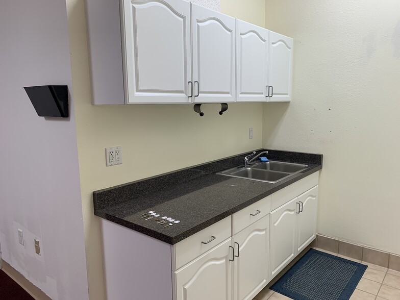 4851 Lone Tree Way, Antioch, CA à louer - Photo de l’immeuble – Image 3 sur 29