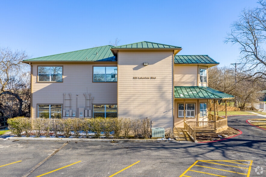 921 Lakeview Blvd, New Braunfels, TX à louer - Photo de l’immeuble – Image 3 sur 13