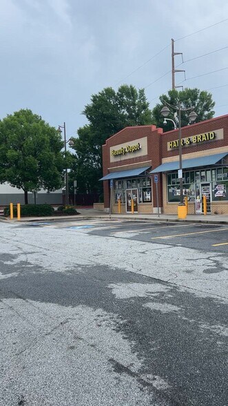 Historic Westside Village Shopping portefeuille de 2 biens à vendre sur LoopNet.fr - Vidéo sur l’annonce professionnelle – Image 2 sur 23