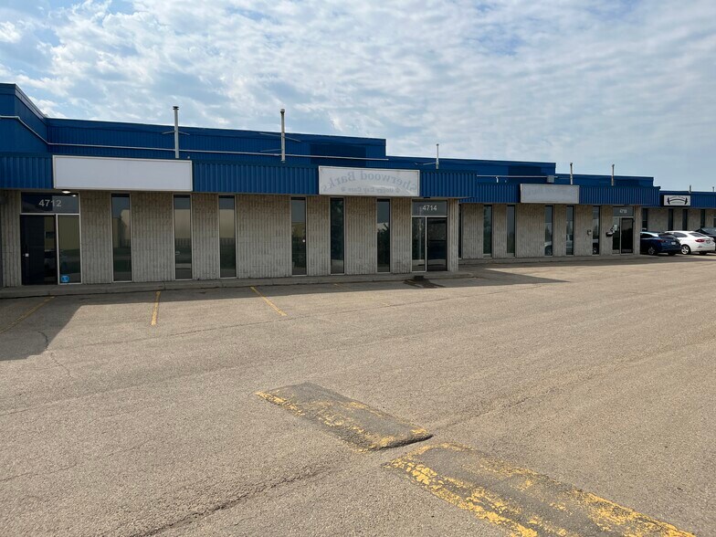 4704-4722 76th Av NW, Edmonton, AB à louer - Photo de l’immeuble – Image 1 sur 3