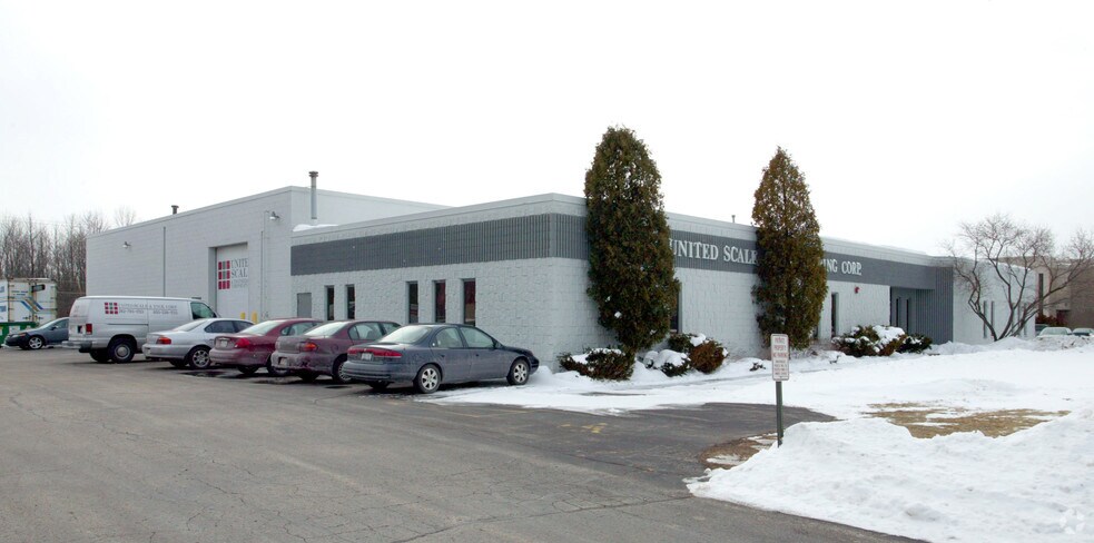 16725 W Victor Rd, New Berlin, WI à louer - Photo de l’immeuble – Image 2 sur 3