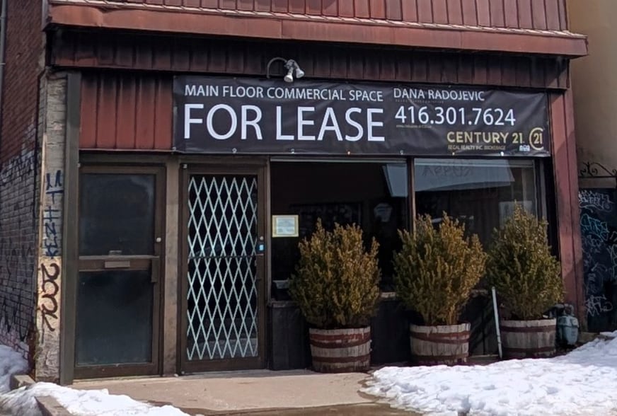 3A Chester Av, Toronto, ON à louer - Photo principale – Image 1 sur 1