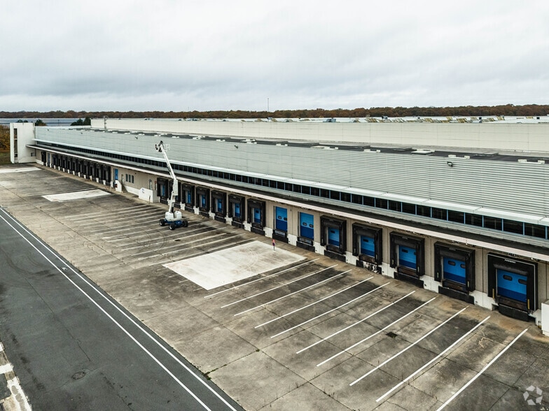 2 Boulevard Jean Monnet, Combs-la-Ville à louer - Photo de l’immeuble – Image 3 sur 3