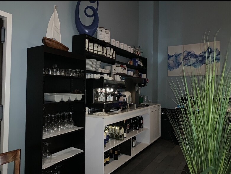 555 W 43rd St, New York, NY à louer - Photo de l’immeuble – Image 3 sur 5