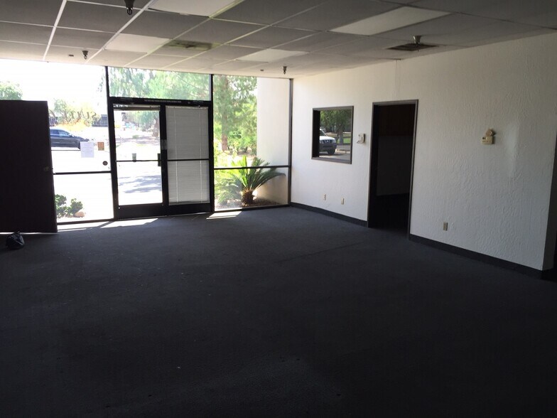 3717 E Broadway Rd, Phoenix, AZ à louer - Photo intérieure – Image 2 sur 5