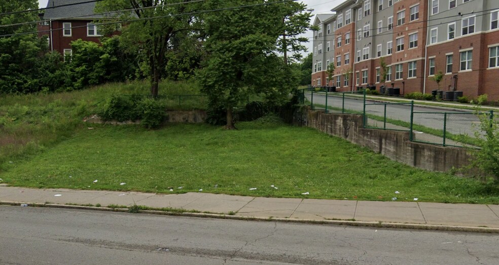 3381 Reading Rd, Cincinnati, OH à vendre - Photo de l’immeuble – Image 1 sur 3