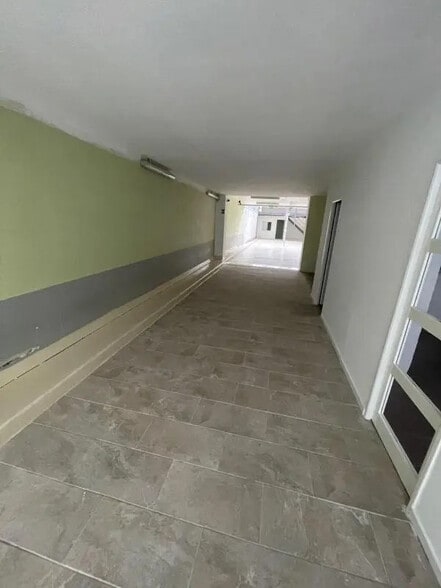 Industriel/Logistique dans Bordeaux à vendre - Photo de l’immeuble – Image 2 sur 4