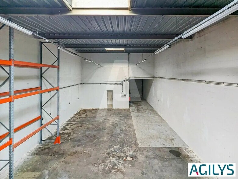 Local d’activités dans Chilly-Mazarin à louer - Photo de l’immeuble – Image 1 sur 12