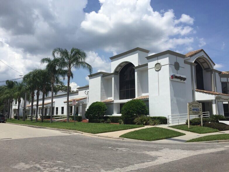 2111 W Swann Ave, Tampa, FL à louer - Photo de l’immeuble – Image 2 sur 12