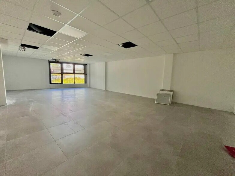 Bureau dans Villeneuve-Loubet à louer - Photo de l’immeuble – Image 3 sur 4