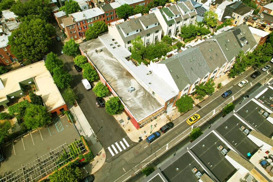 2429 South St, Philadelphia, PA à vendre - Photo de l’immeuble – Image 1 sur 8
