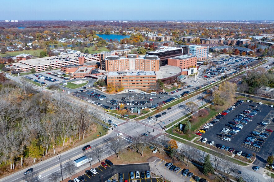 800 Biesterfield Rd, Elk Grove Village, IL à louer - Photo de l’immeuble – Image 2 sur 6