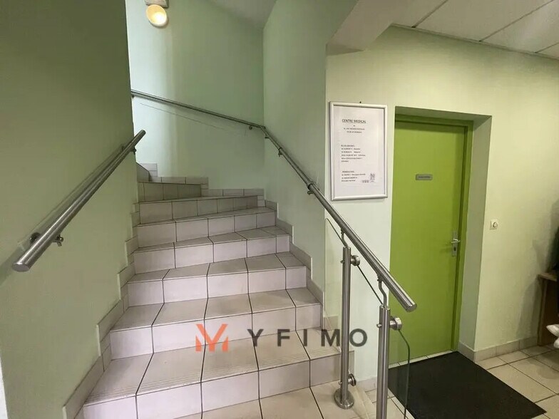 Bureau dans Les Mureaux à louer - Photo de l’immeuble – Image 2 sur 10