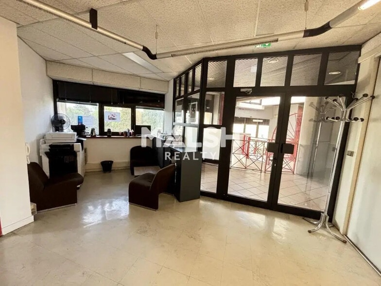 Bureau dans Vénissieux à vendre - Hall d’entrée – Image 2 sur 9