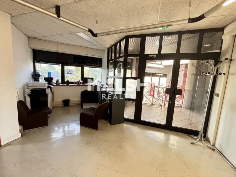 Bureau dans Vénissieux à vendre - Photo de l’immeuble – Image 2 sur 9